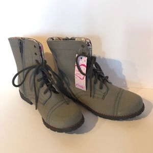 NWT Candie’s Green Combat Boots